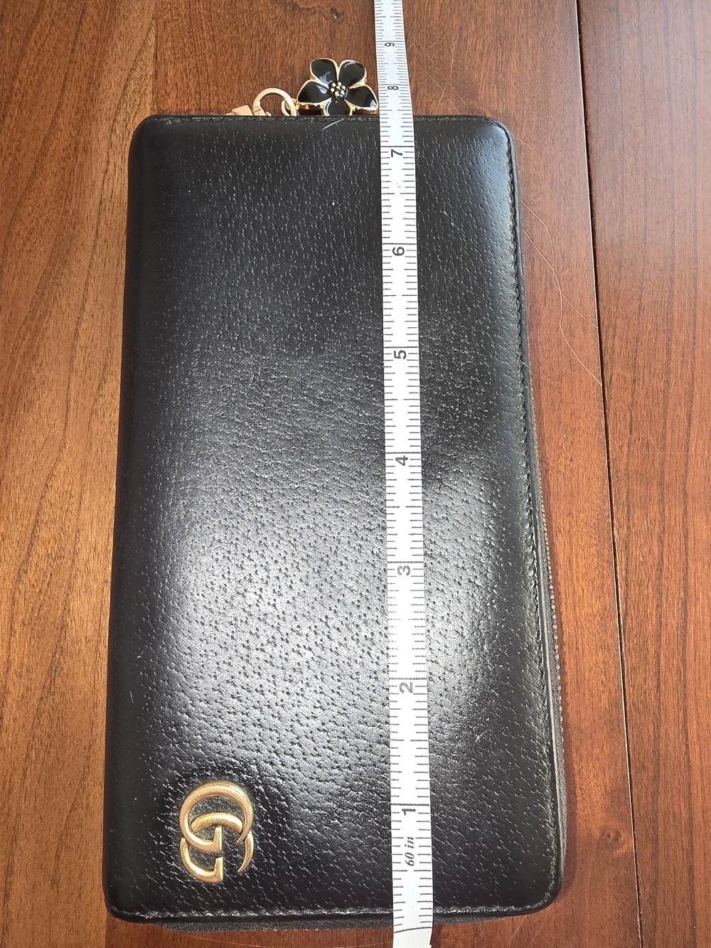Gucci authentic zip