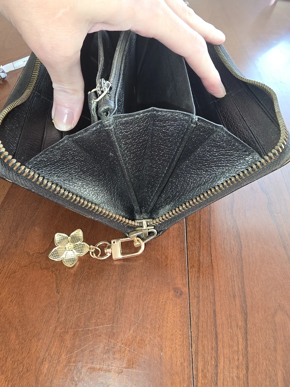 Gucci authentic zip