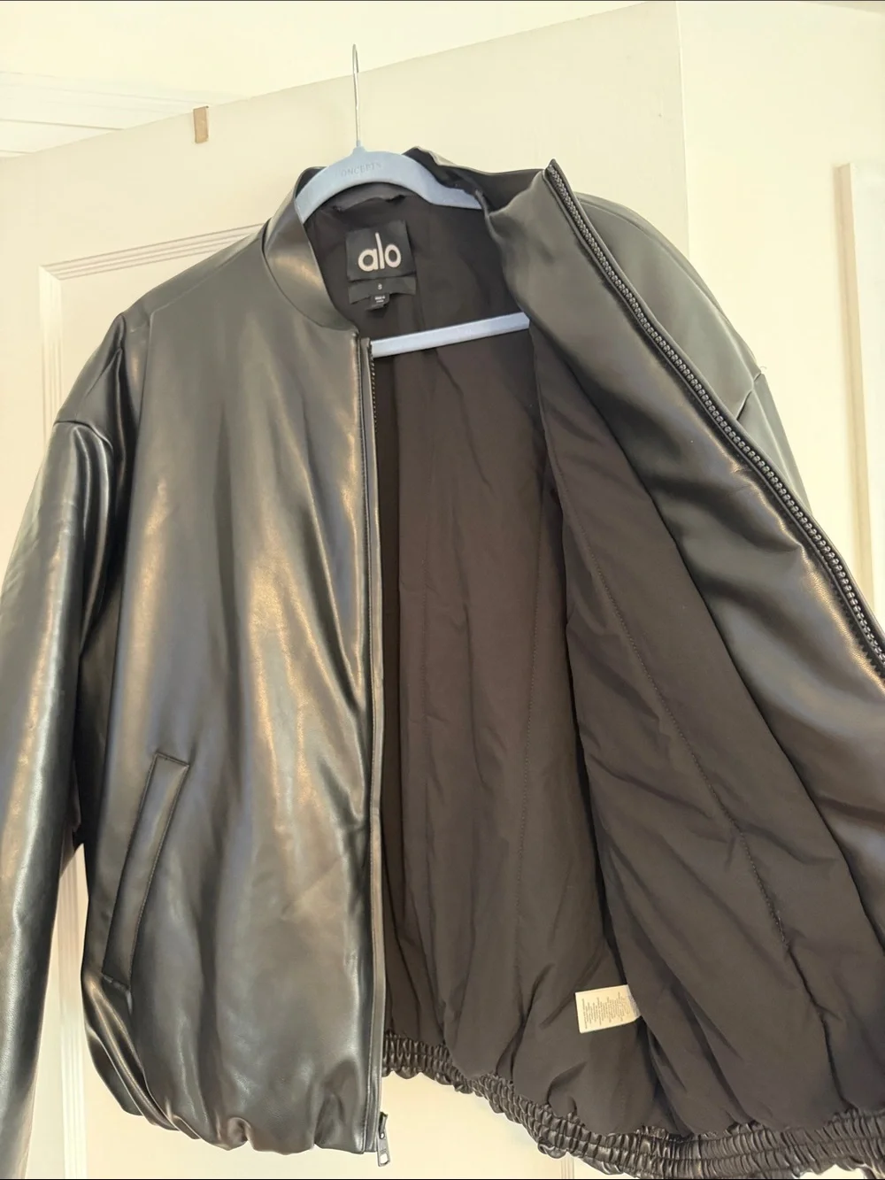ALO Yoga modern black