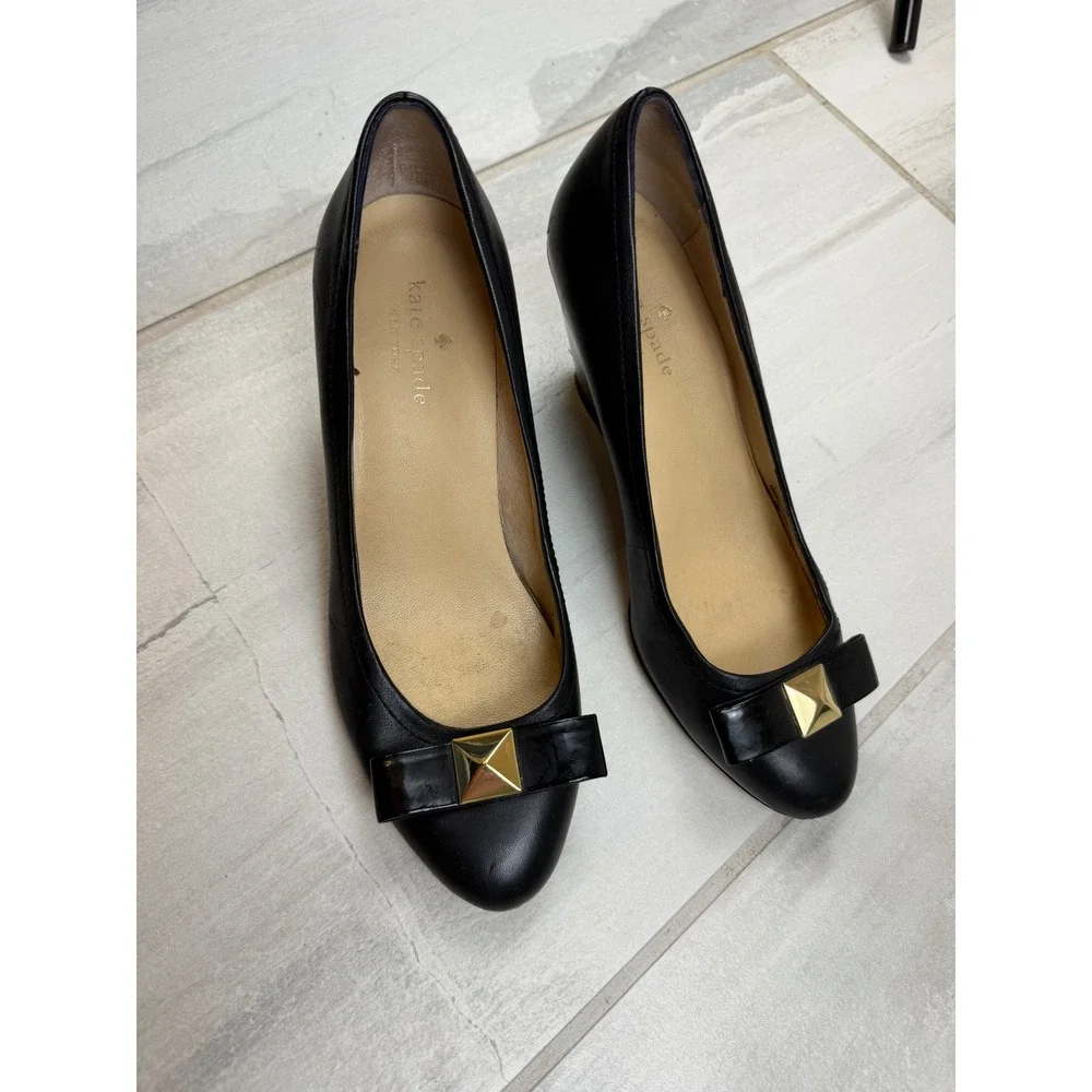 Kate Spade Black Leather Wedge Heels Bow Pyramid Stud Round Toe Pumps 7M