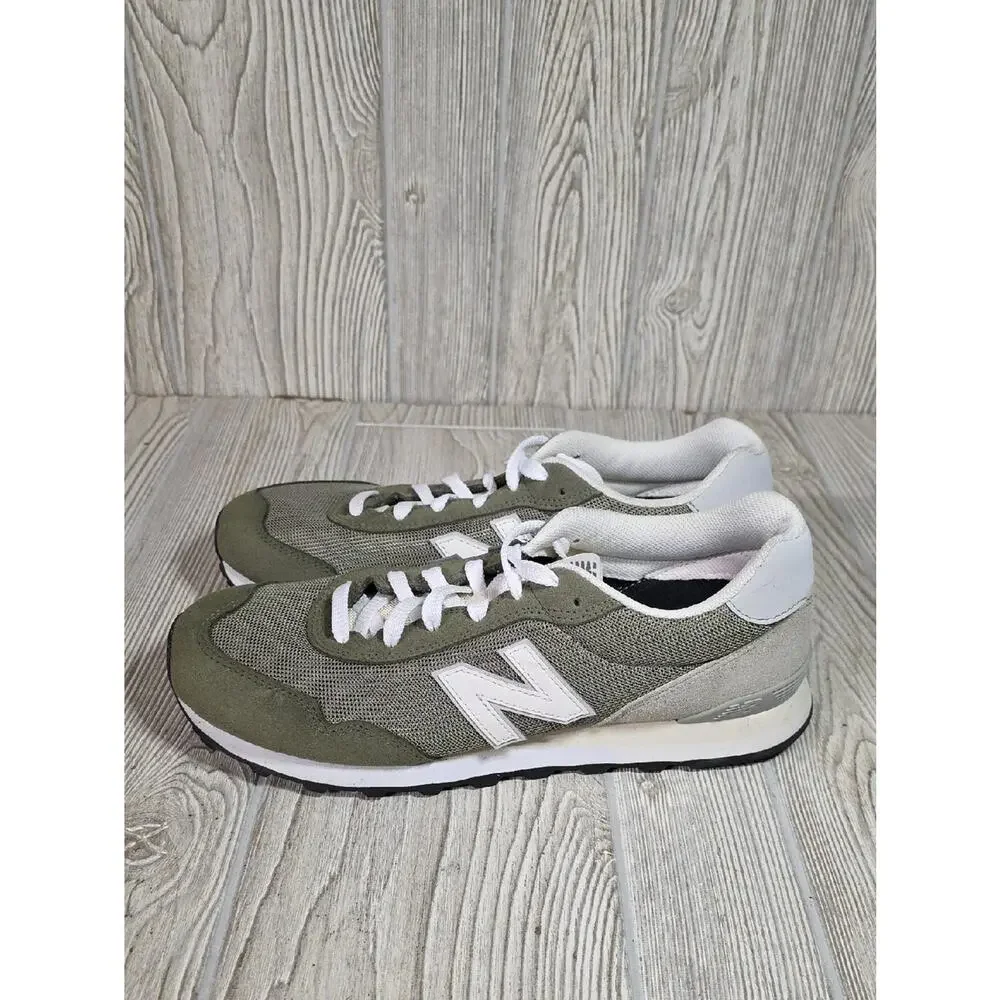 New Balance appear barely