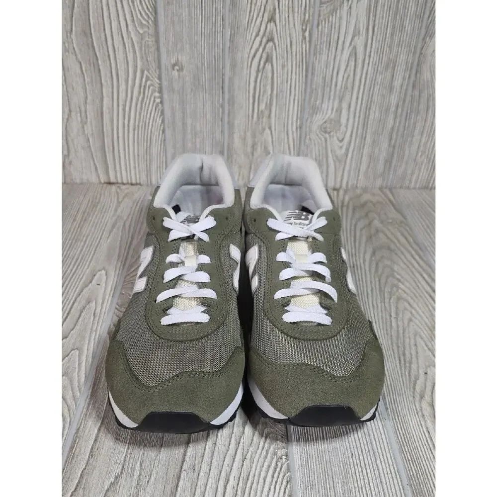 New Balance appear barely