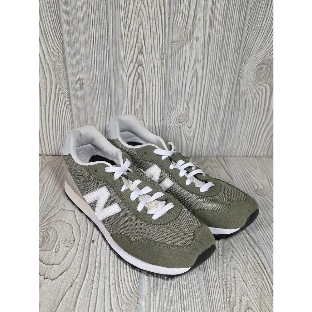 New Balance appear barely
