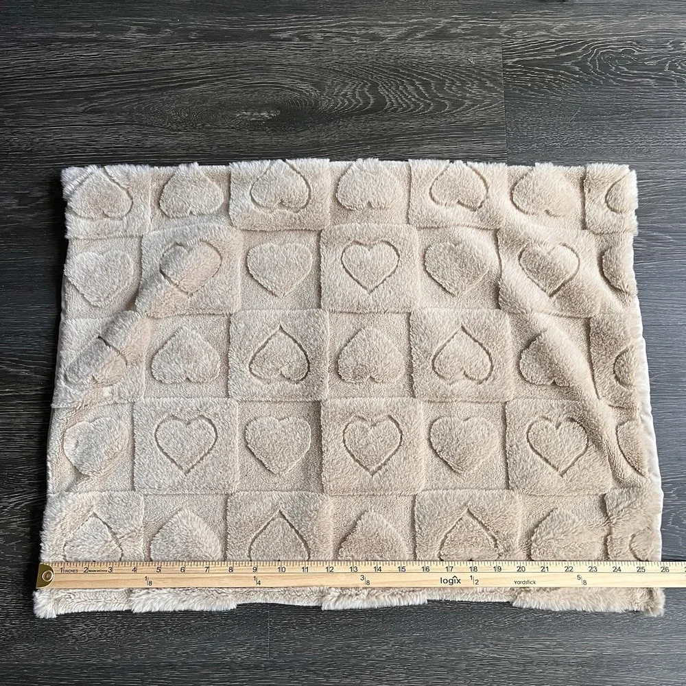 Betsey Johnson like neutral embossed