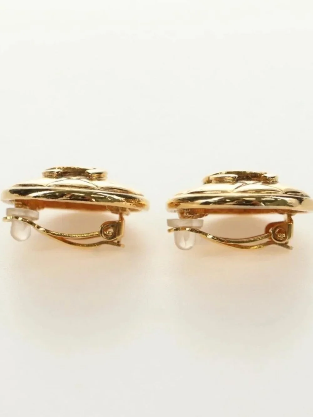 CHANEL brand	chanel color	gold