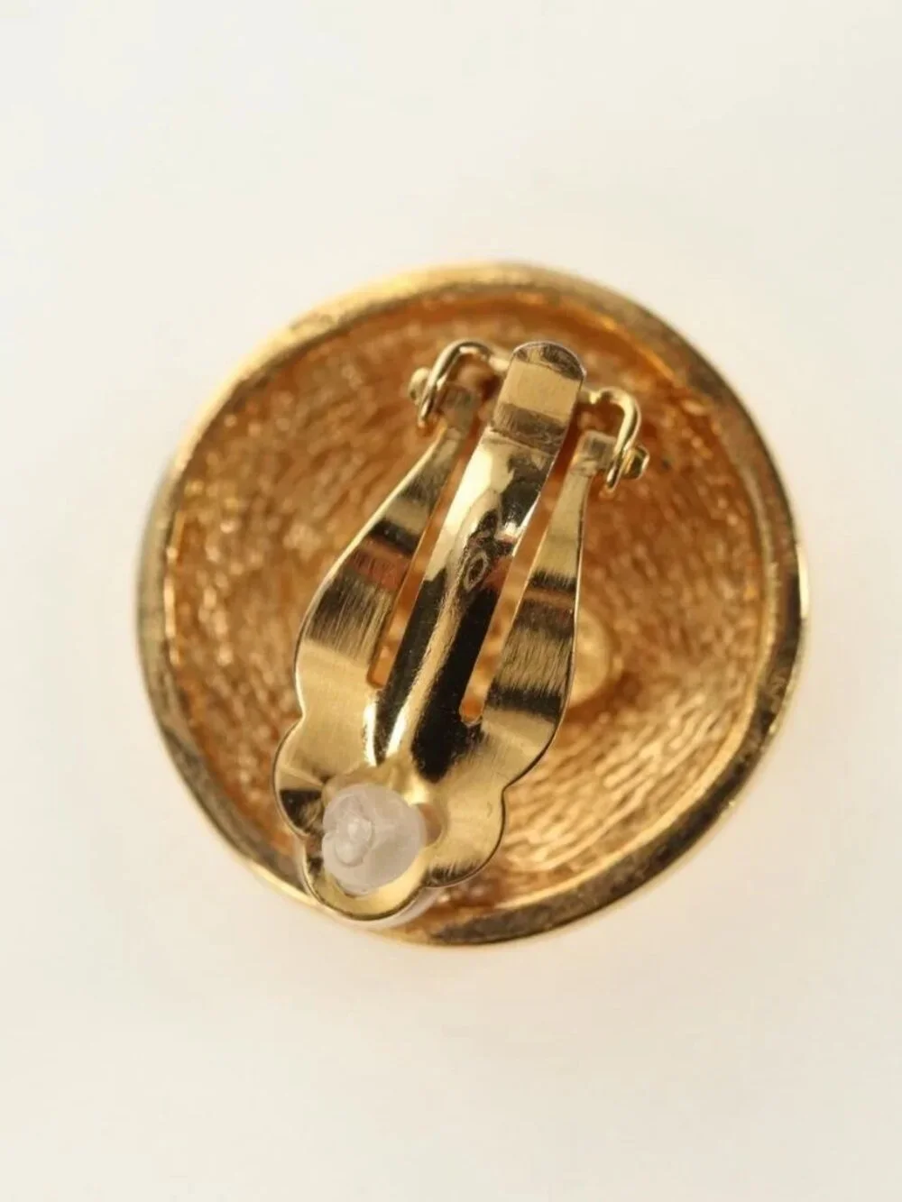 CHANEL brand	chanel color	gold