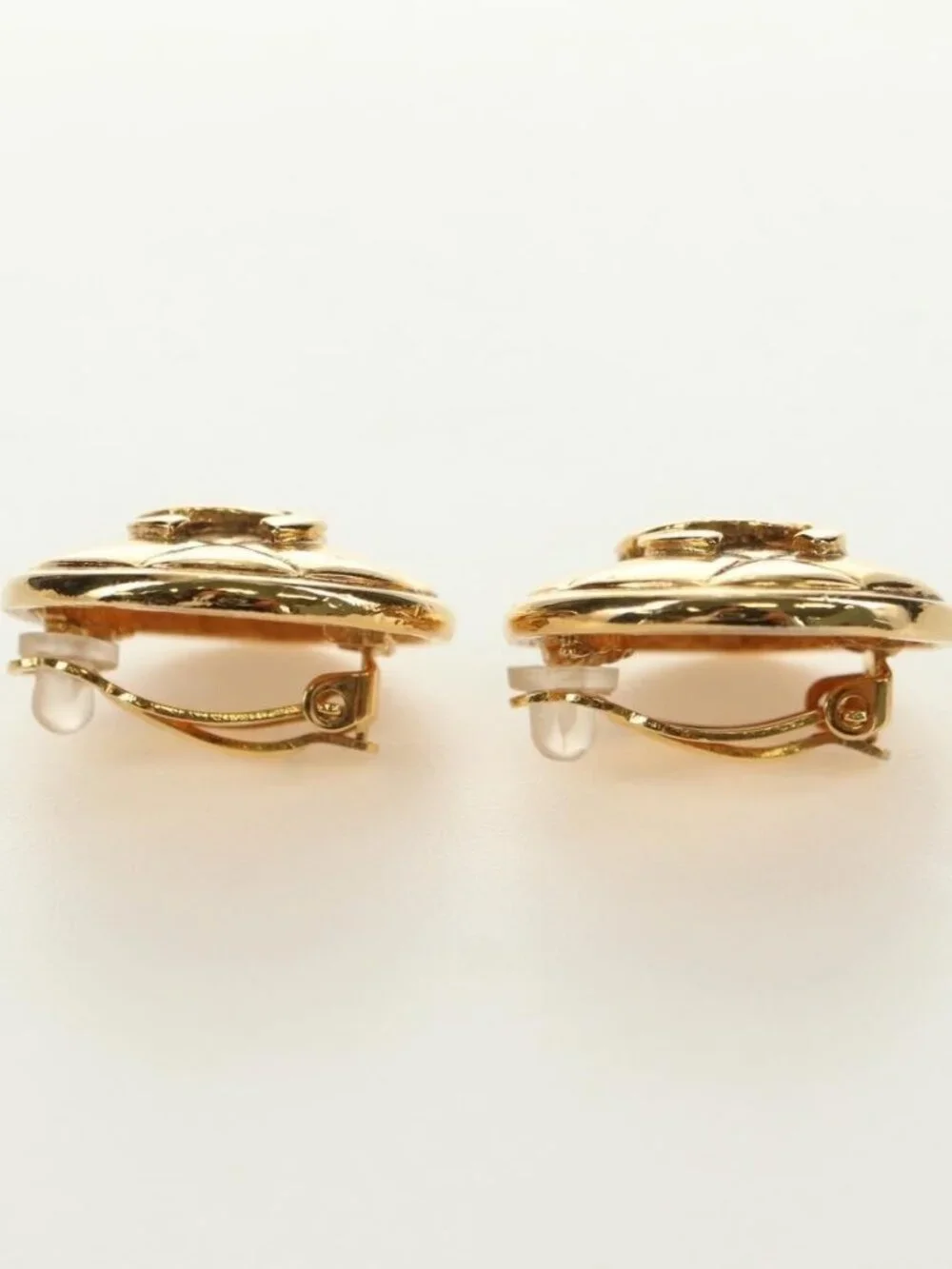 CHANEL brand	chanel color	gold