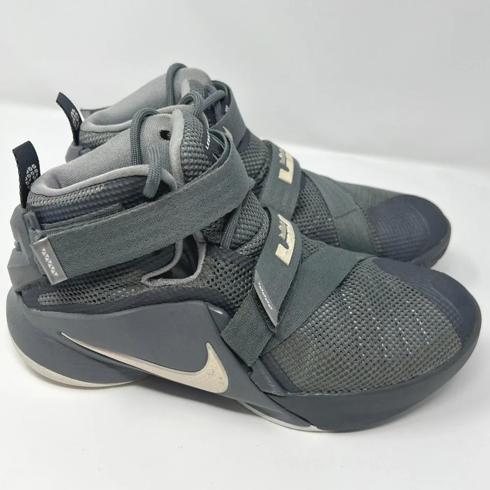 Nike‎ Kids Lebron James Soldier IX Basketball Shoes 776471-003 Youth 4 Gray