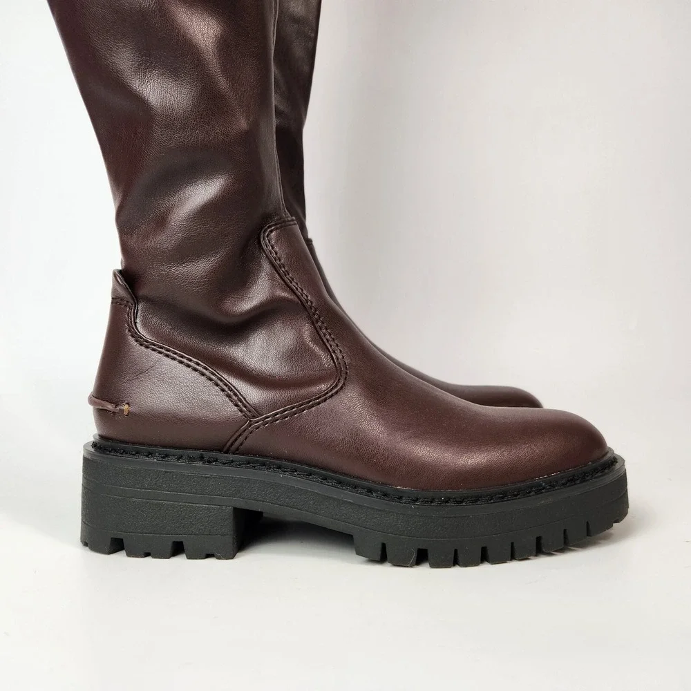 Franco Sarto command attention