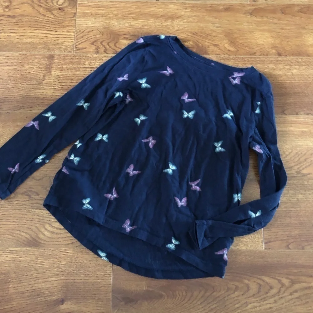 Old Navy blue butterfly print softest tee long sleeve in size S (6-7)