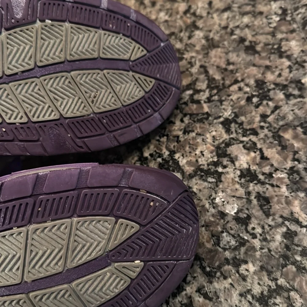 Nike air max pillar gray and Purple SneakersEUC 10.5