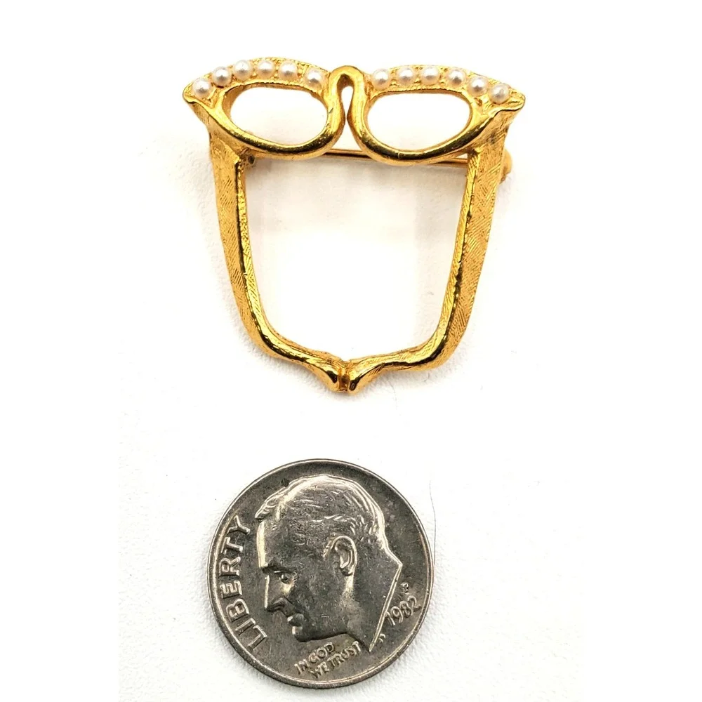 The Unbranded Brand faux outfit charm