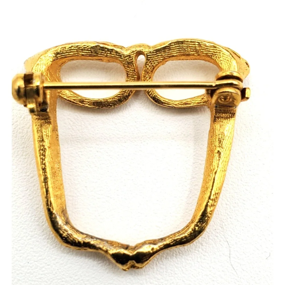 The Unbranded Brand glasses touch shape