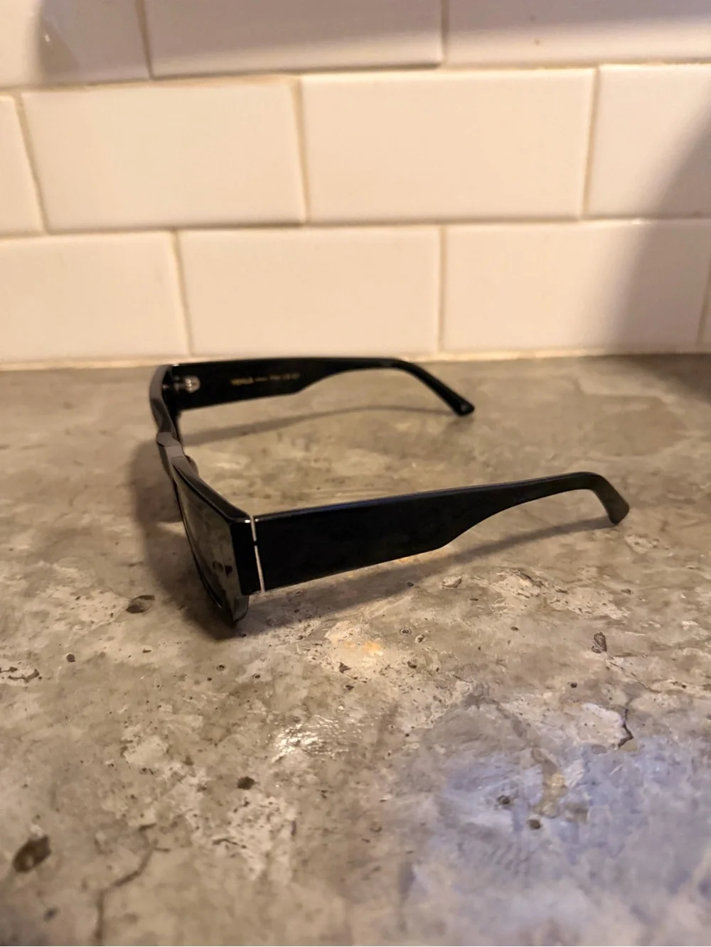 VEHLA Finn Sunglasses - Black/Smoke