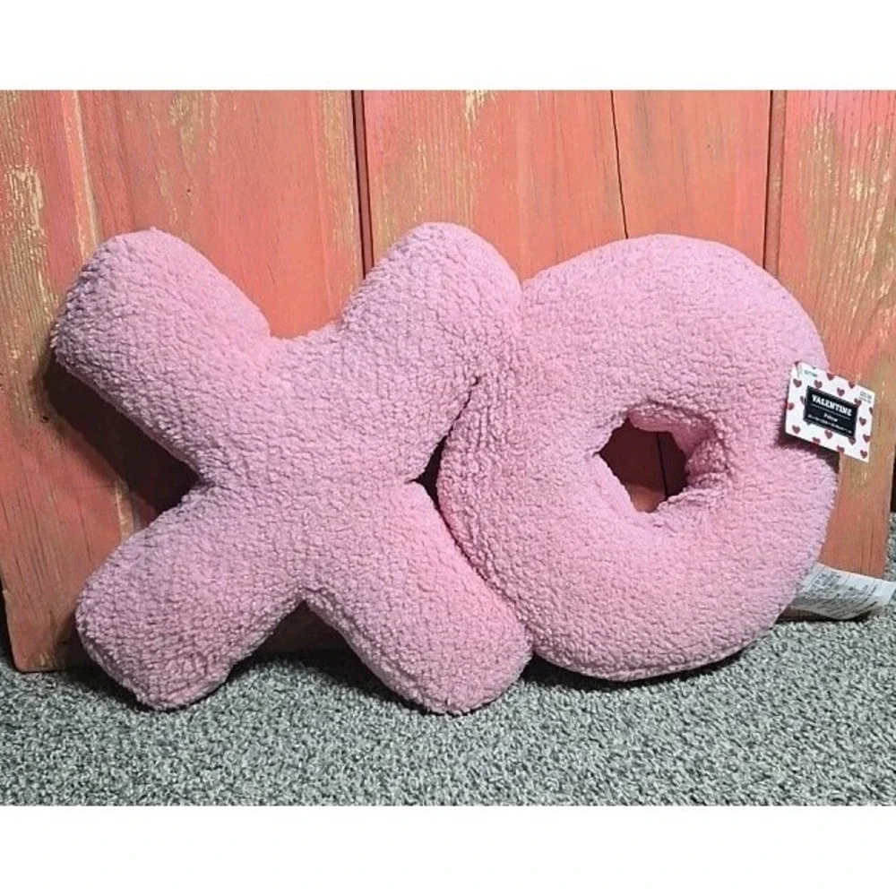 NEW‎ with Tags XOXO Pink Pillow Decorative Valentine Love 20x12