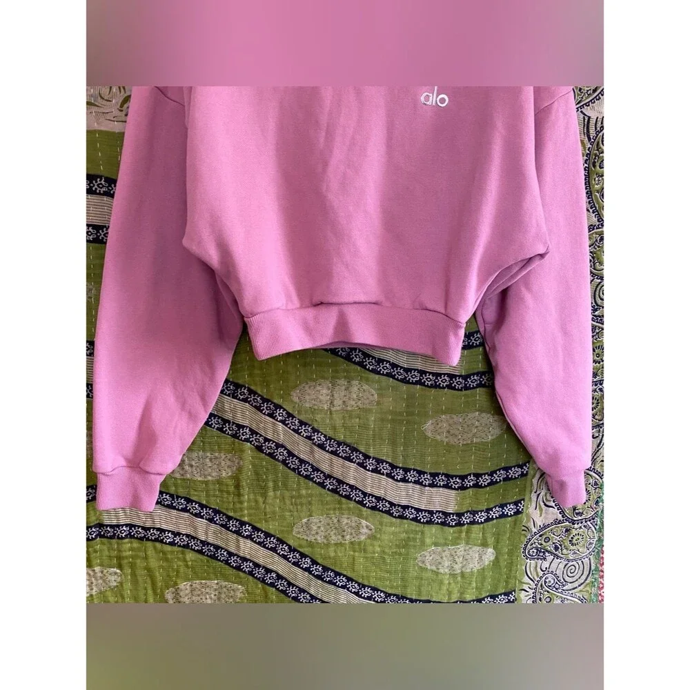 ALO Yoga Pink Wild Rose Accolade Cropped Sweatshirt Medium California Casual