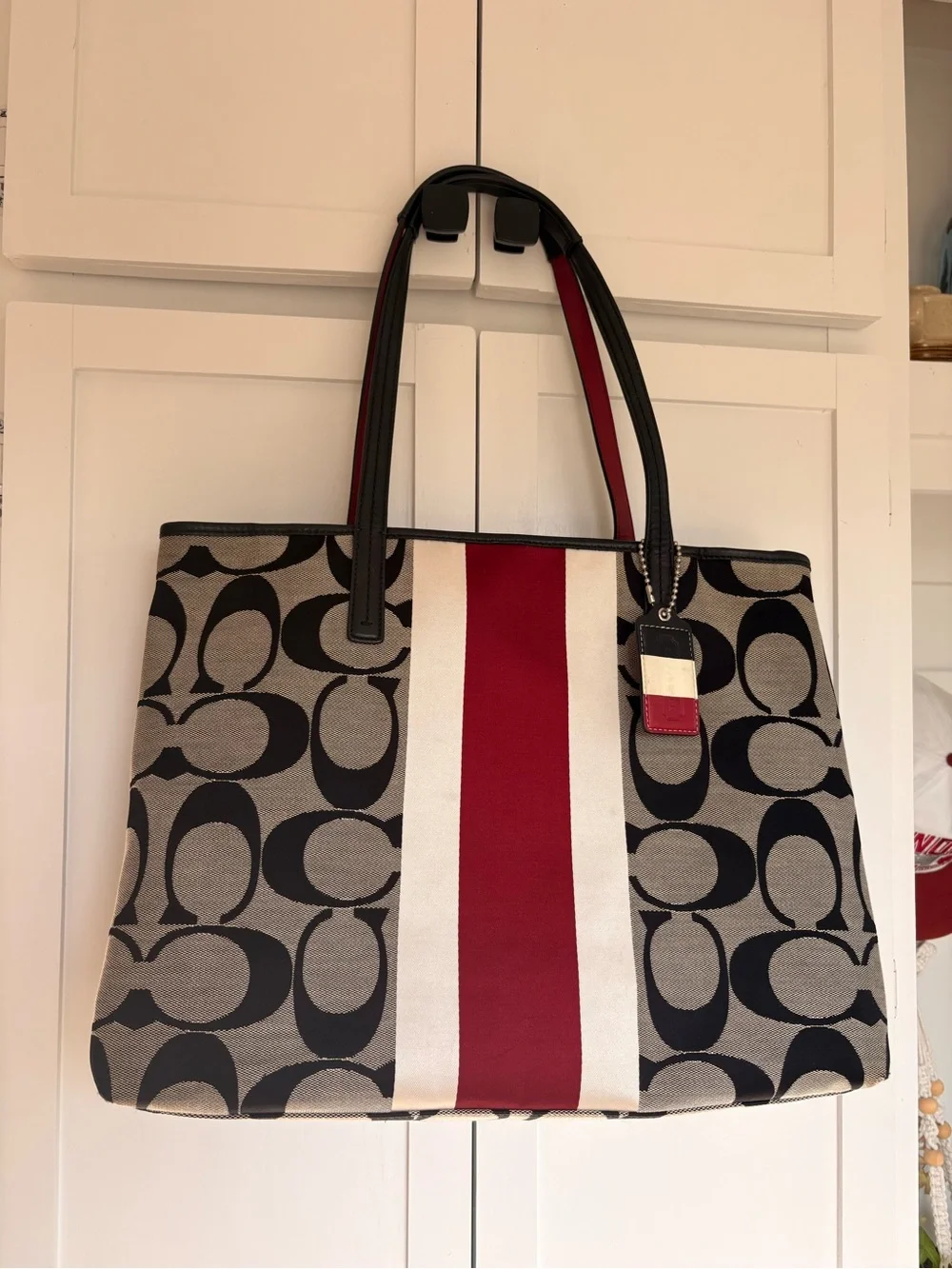Coach tote iconic