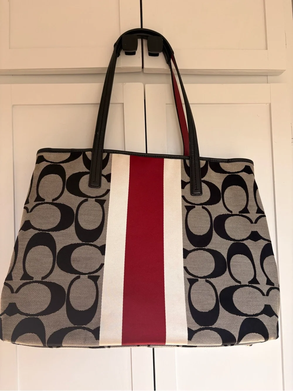 Coach tote iconic