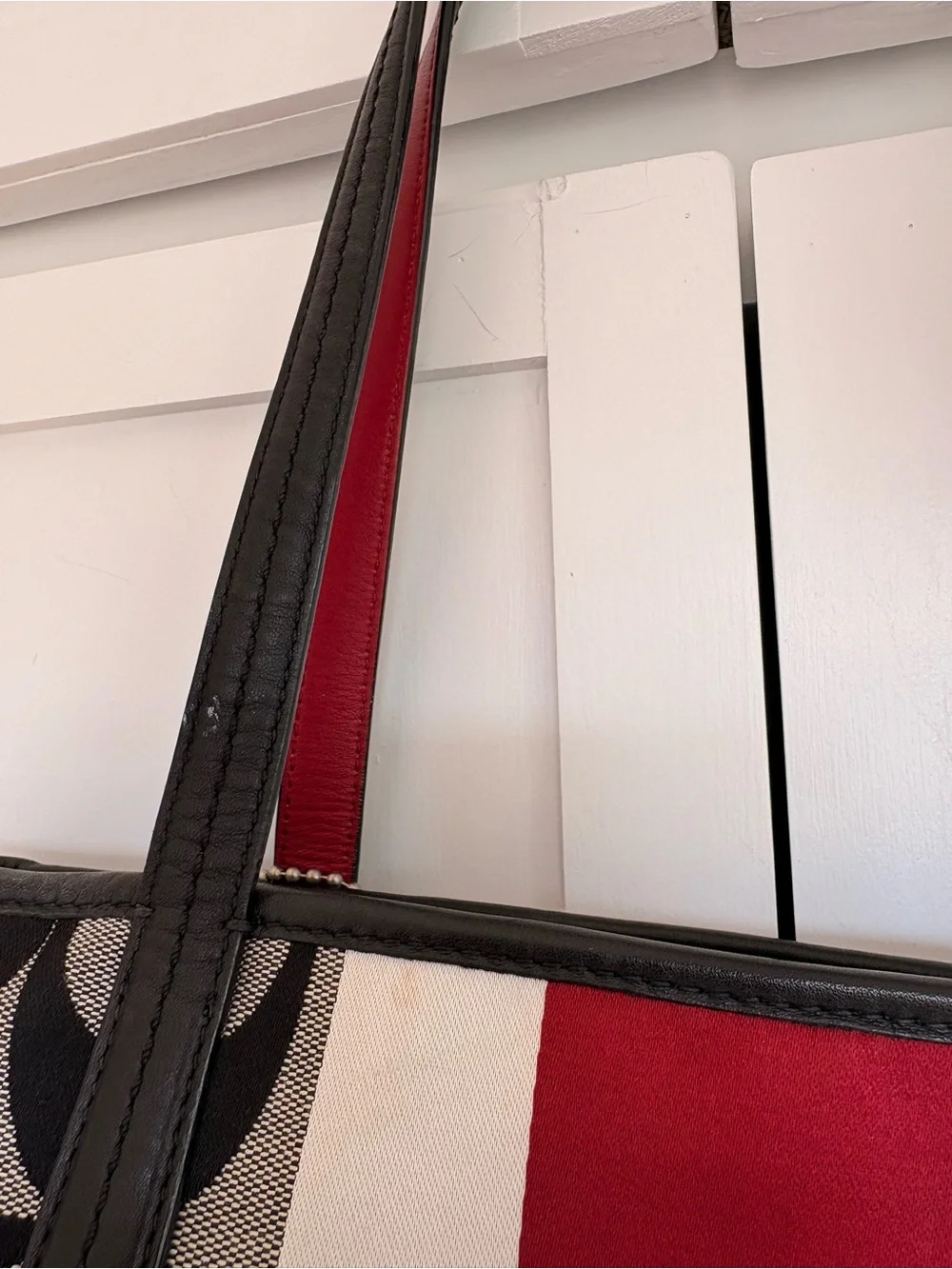 Coach tote iconic
