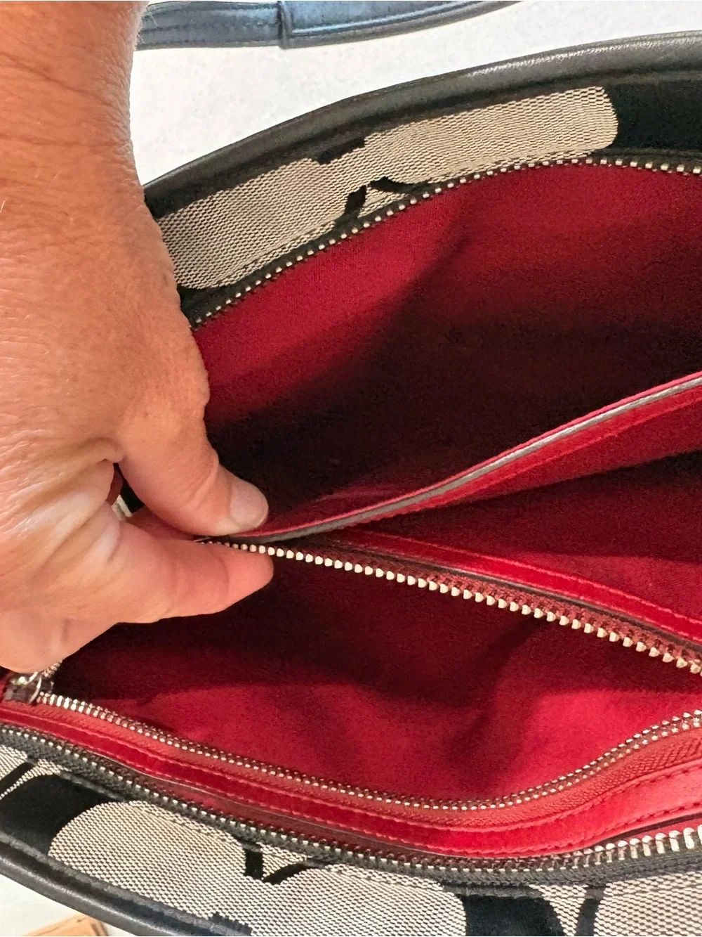Coach tote iconic