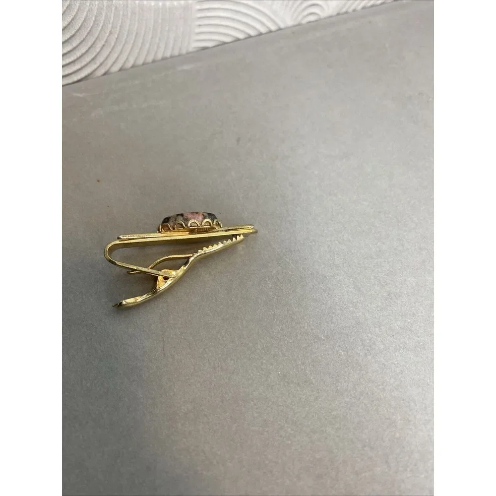 VTG c1950s Gold Tone‎ Mining Shovel & Pick Axe w/ Rhodonite (?) Stone Tie Clip