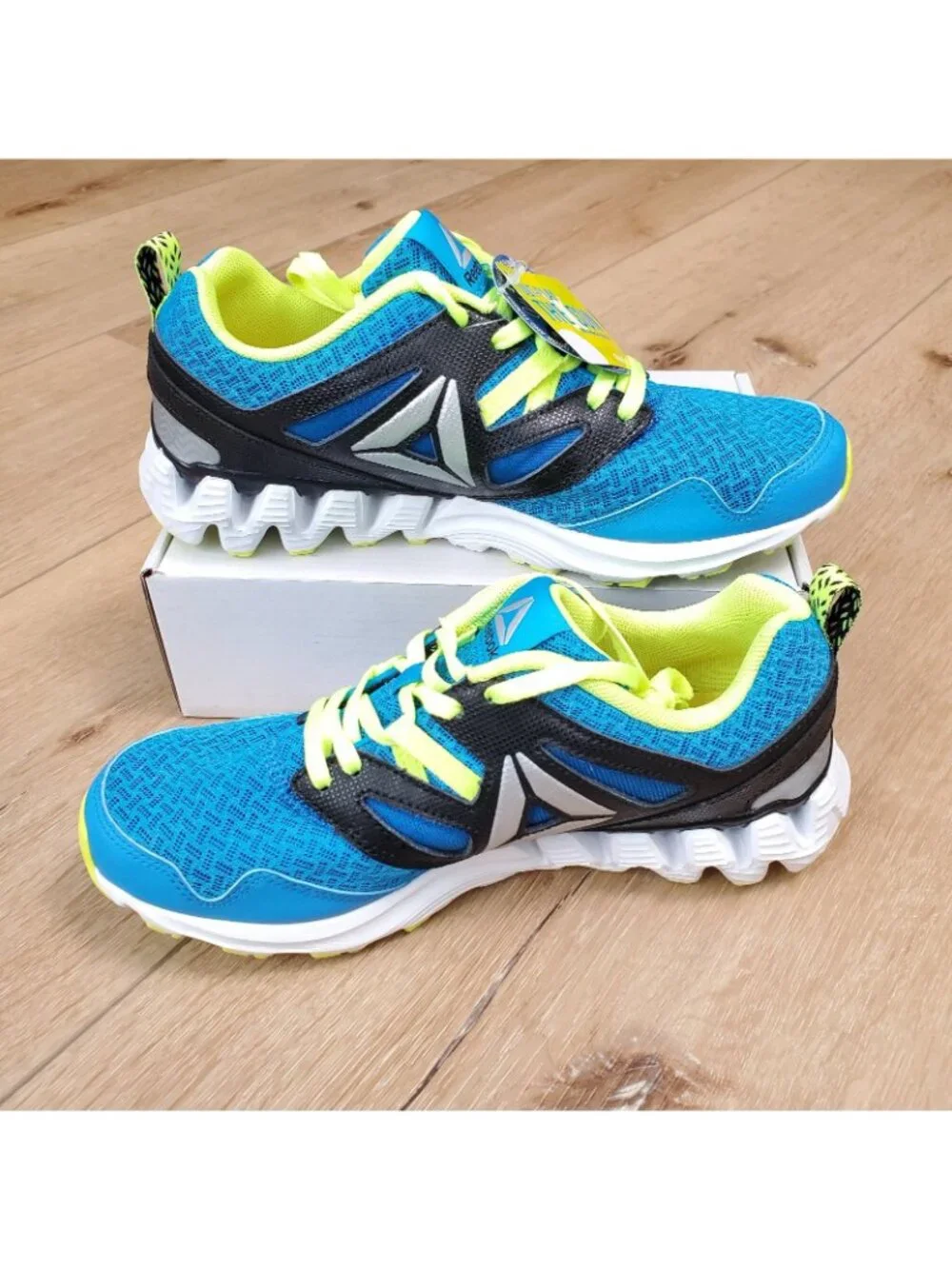 NEW Reebok Zig Kick Boys Athletic Shoes Blue Yellow Size 5 Kids School Sneaker