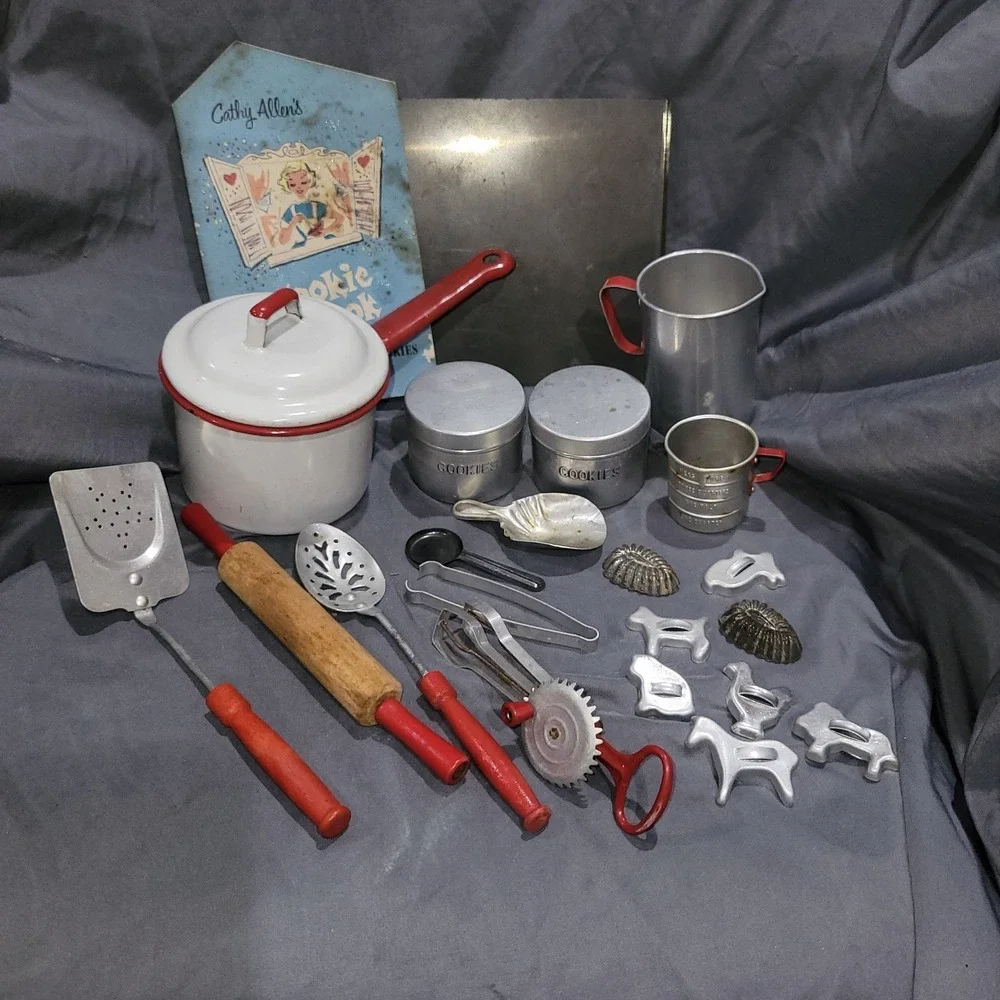 Vtg Rare CATHY ALLEN'S Cookie Book Toll House Cookies Aluminum Toy Baking Cutter