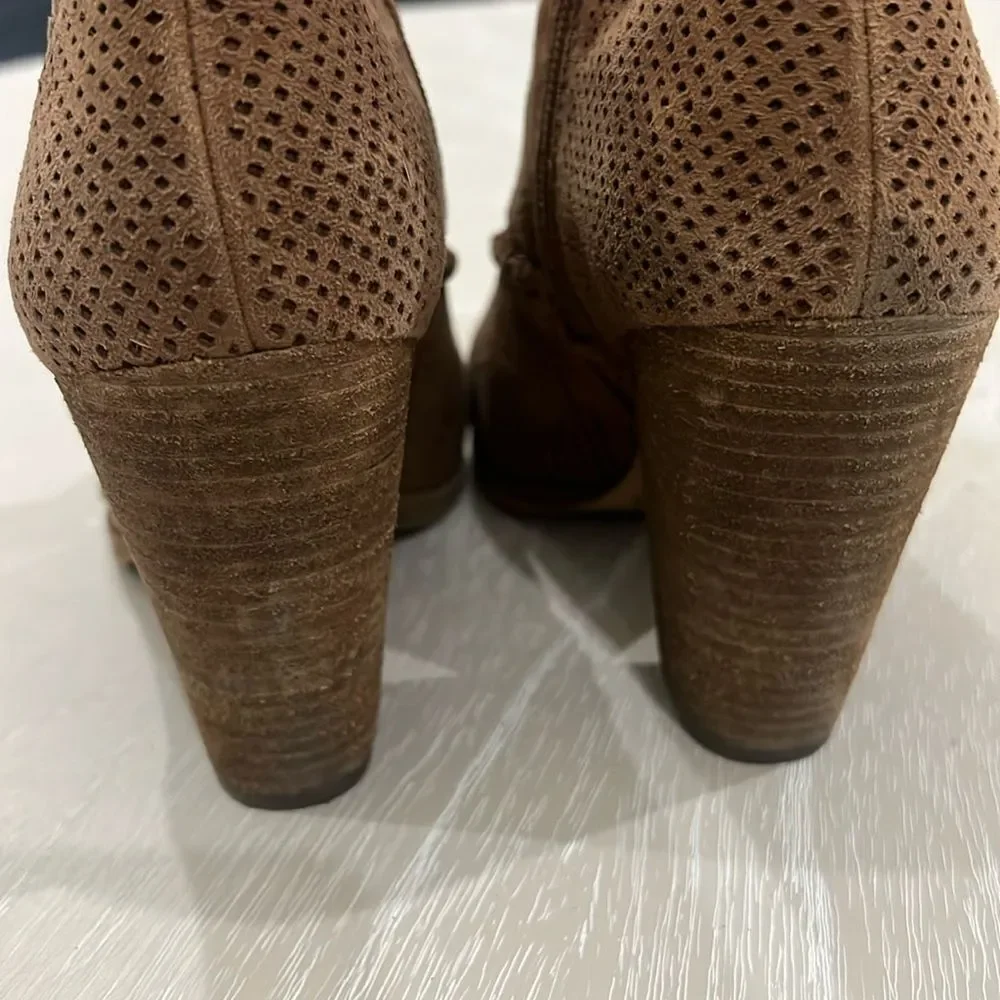 Vince Camuto vince camuto