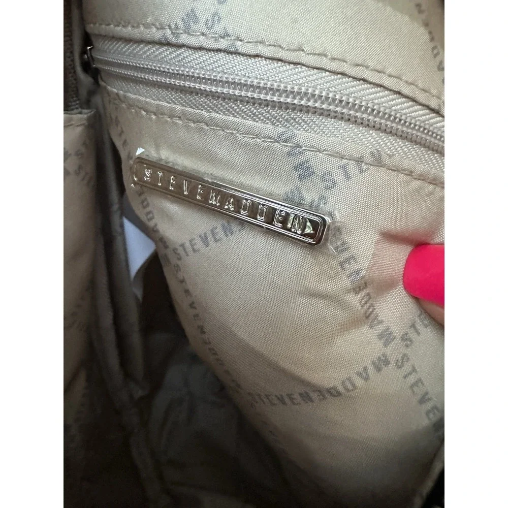 Steve Madden adjustable accessory