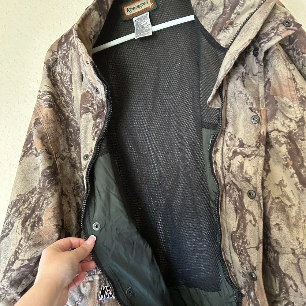 Remington workwear 	•	closure buttons