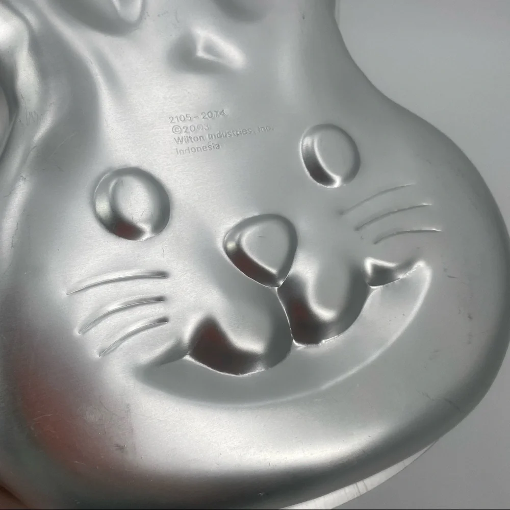 Wilton aluminum bunny