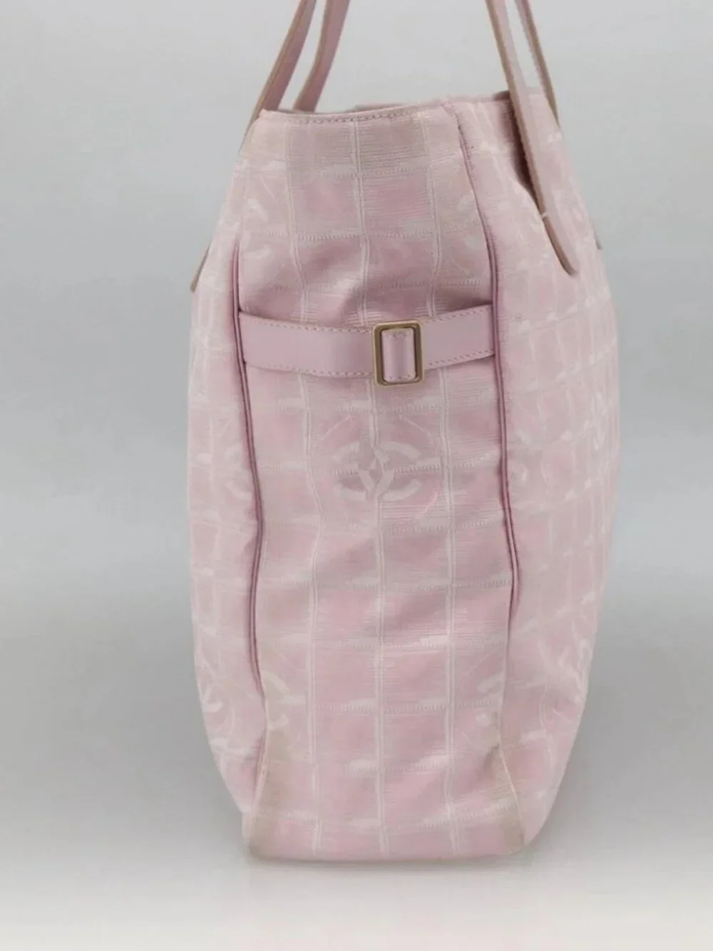 CHANEL brand	chanel color	pink