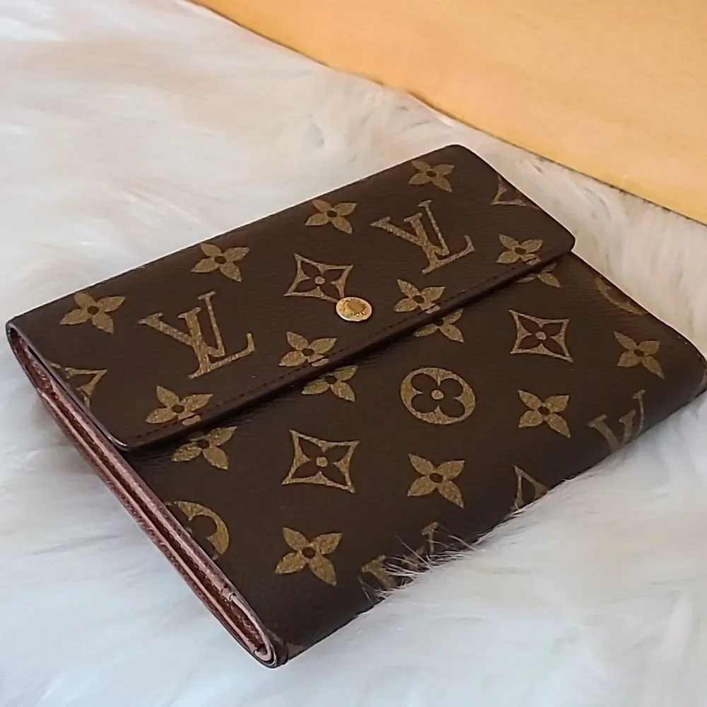 💯 Authentic Louis Vuitton Tifold Monogram Wallet 🍀