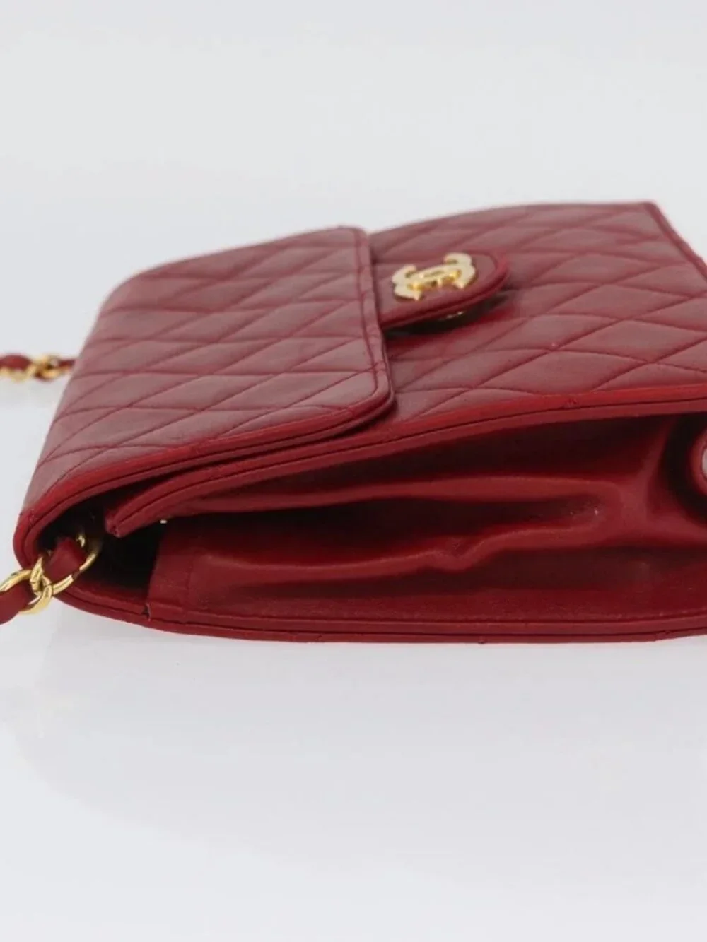 CHANEL brand	chanel color	red
