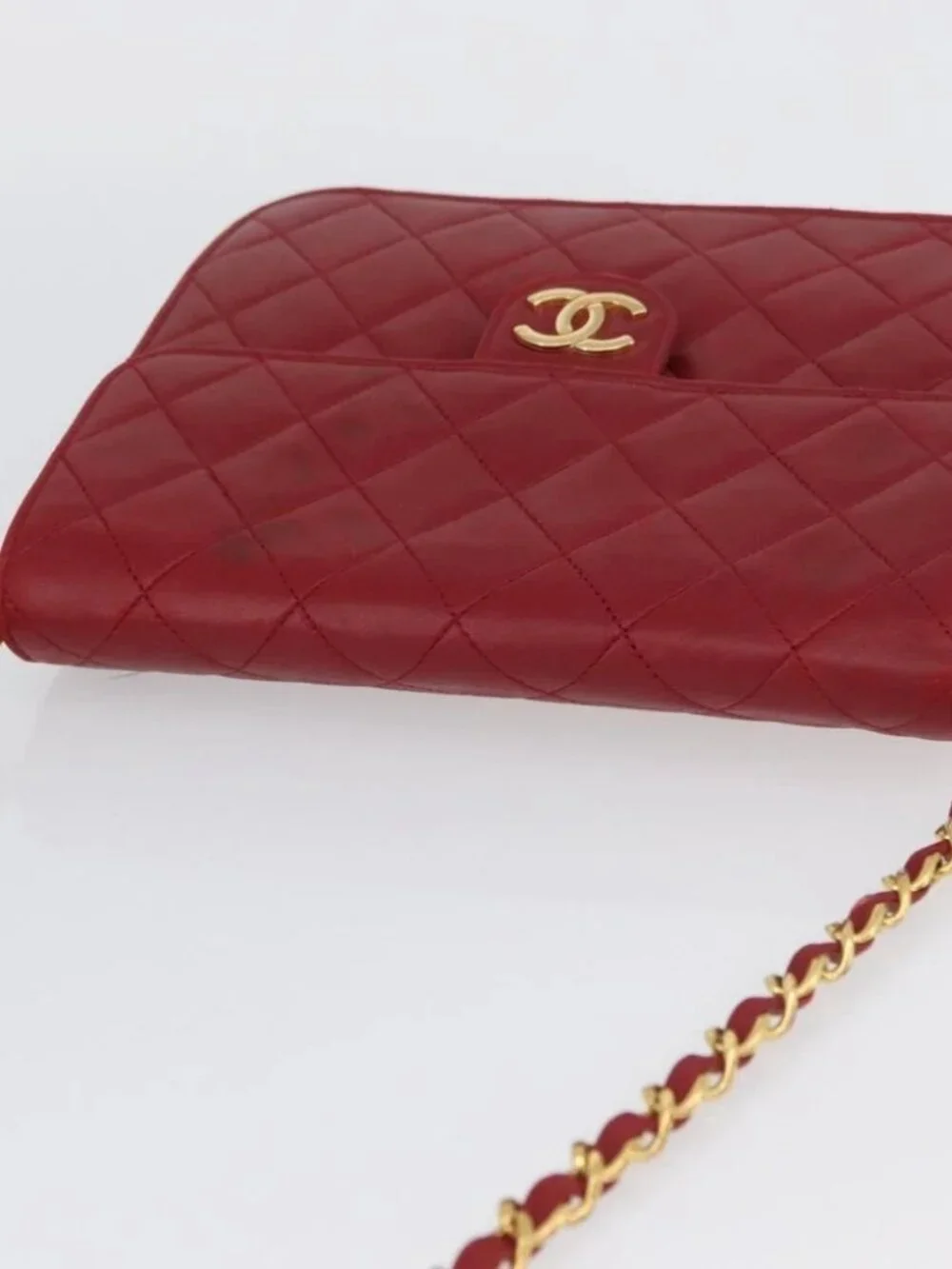 CHANEL brand	chanel color	red