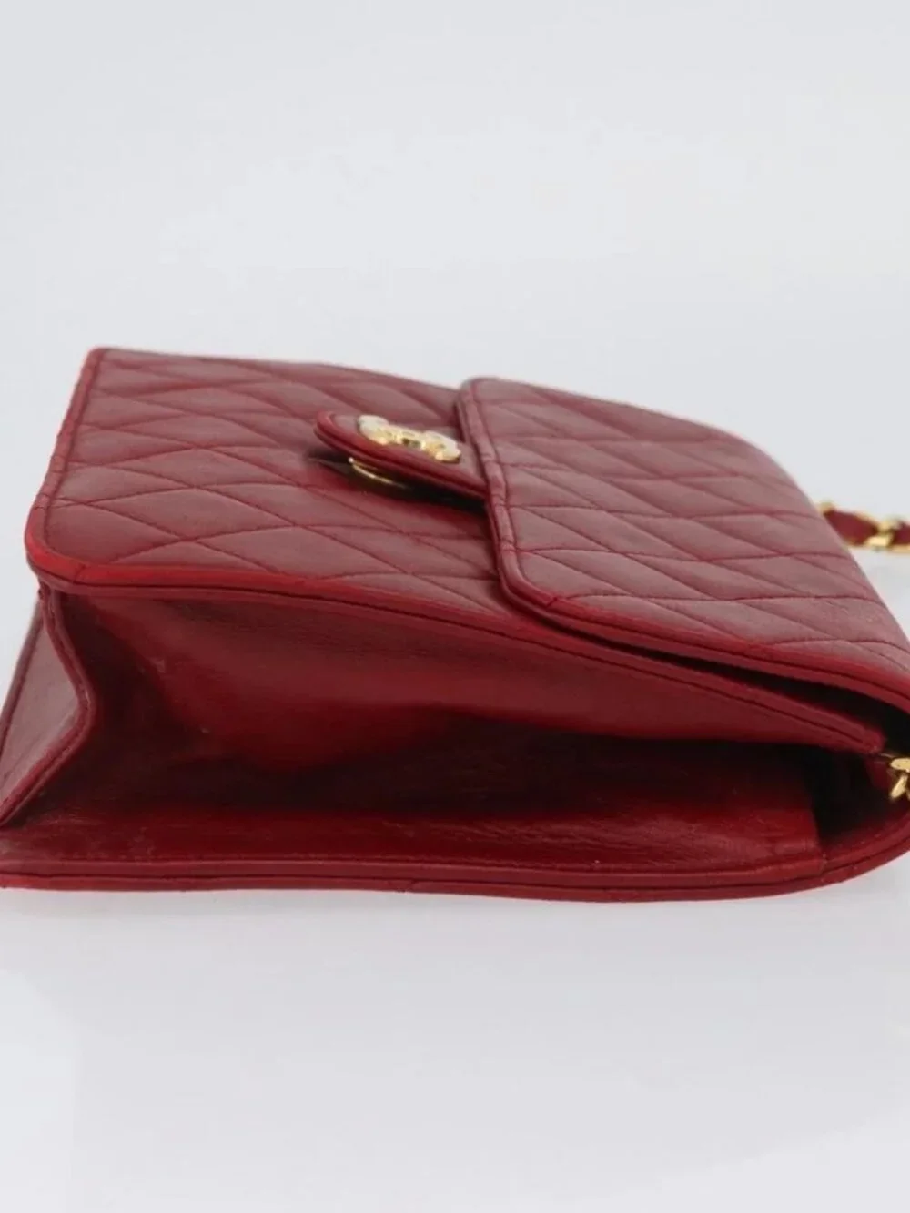 CHANEL brand	chanel color	red