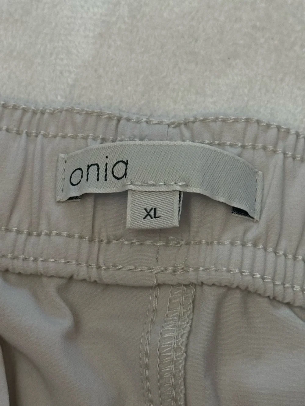 Onia men land