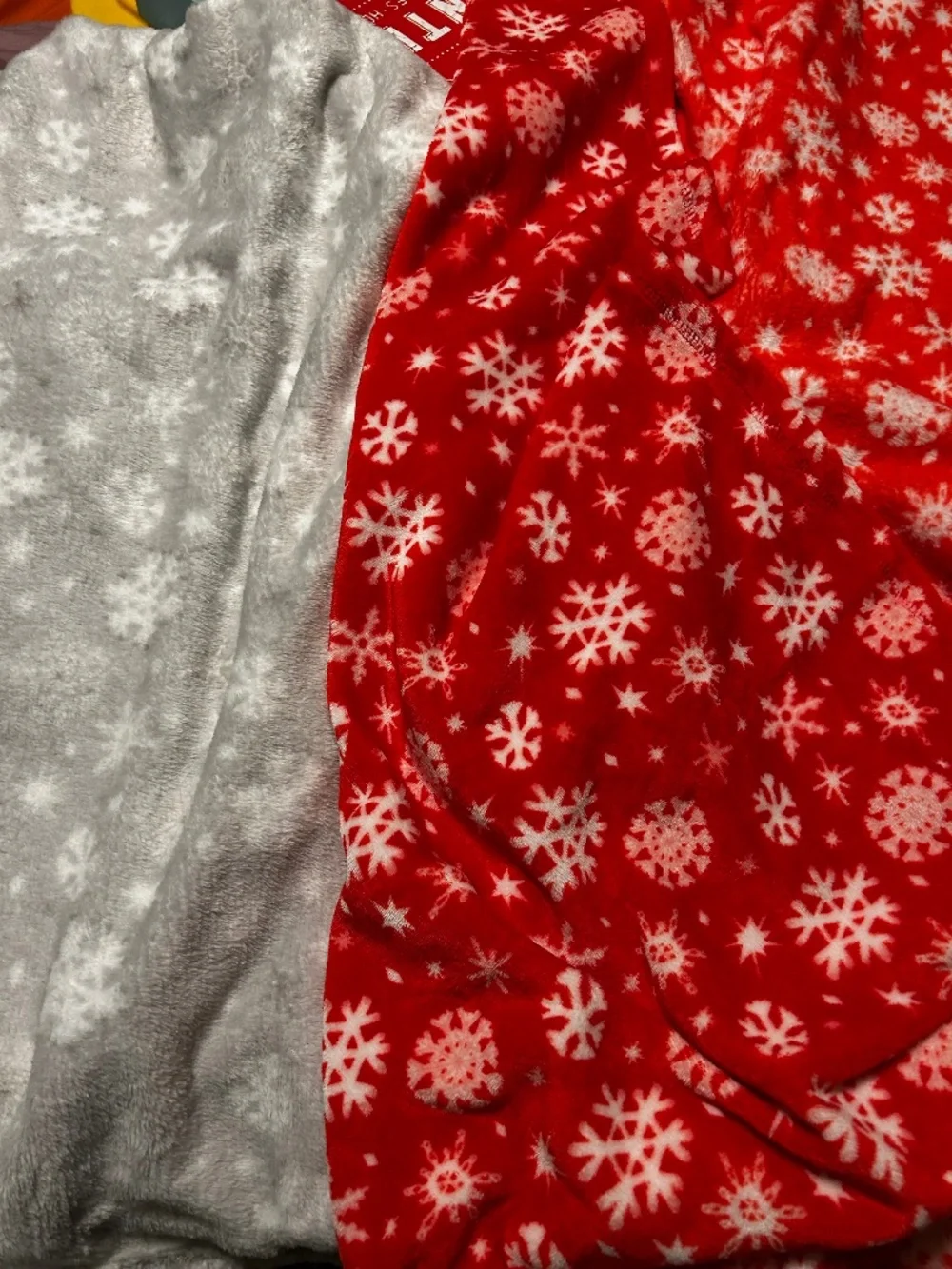 Set of 2 Christmas Throw Blankets