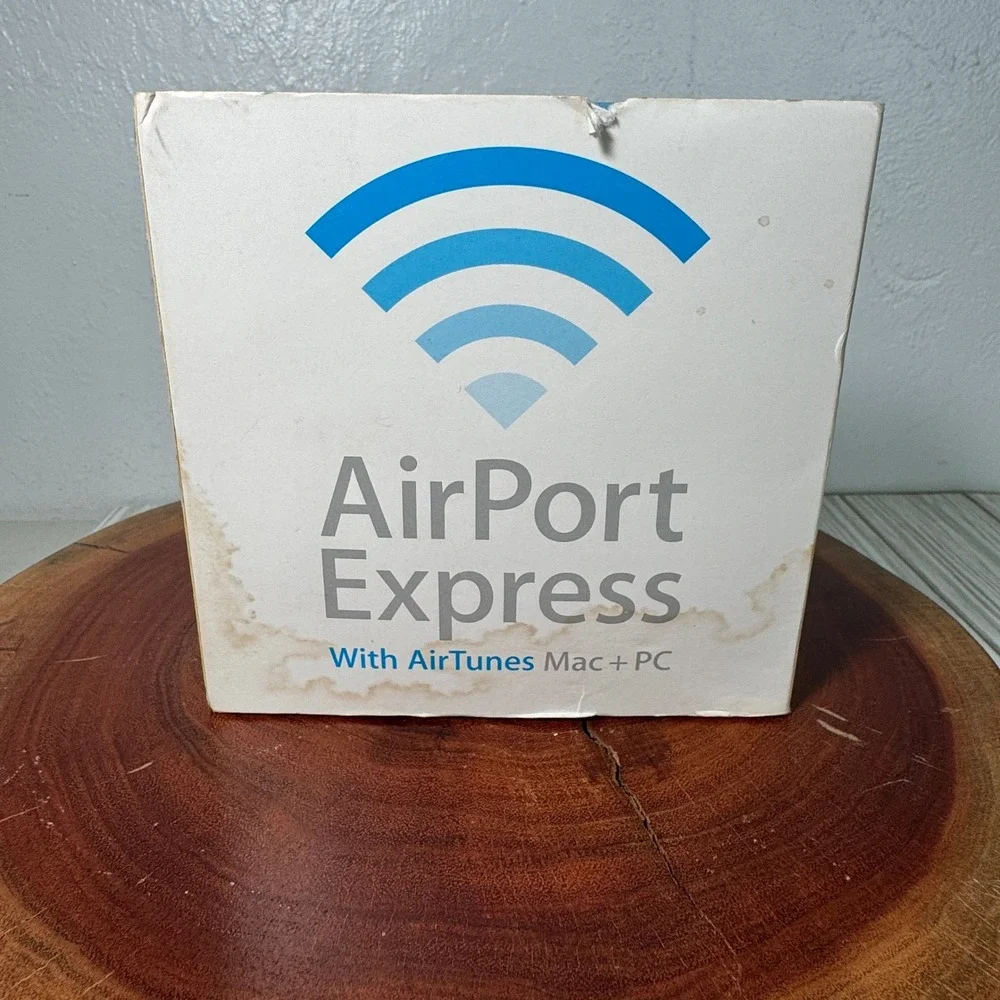 Apple A1084 240V‎ Ethernet USB Wi-Fi Access Airport Express Base Station 2004