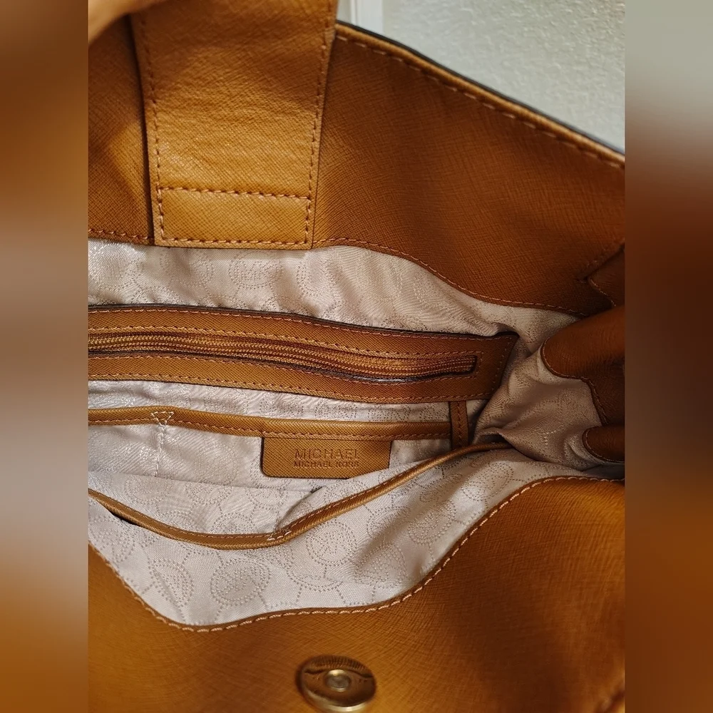 Michael Kors chic tan