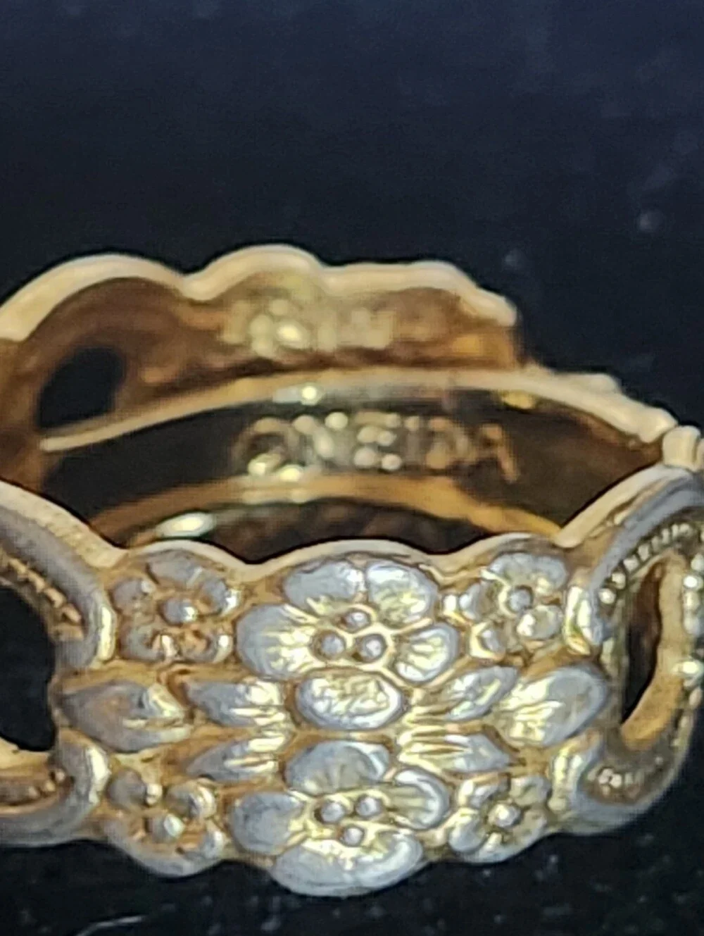 Oneida elegant gold