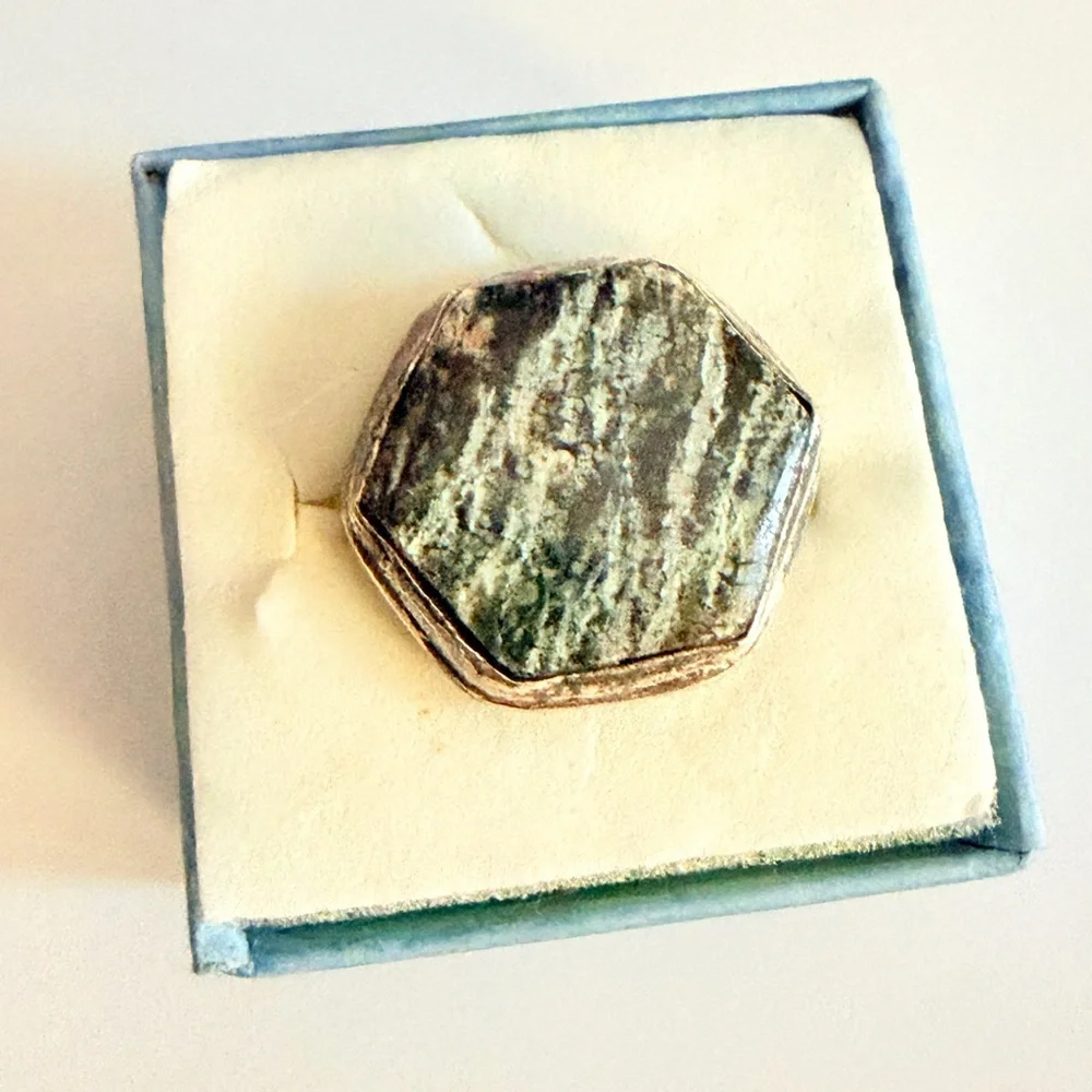 New Artisan Chrysotile in Serpentine Hexagonal Stone 925 Sterling Silver Ring