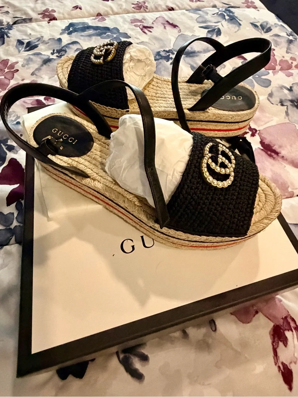 Gucci buckle gg