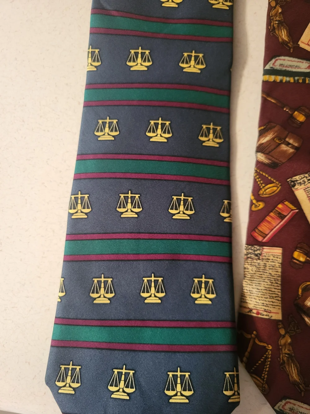 Alynn lot neckwear