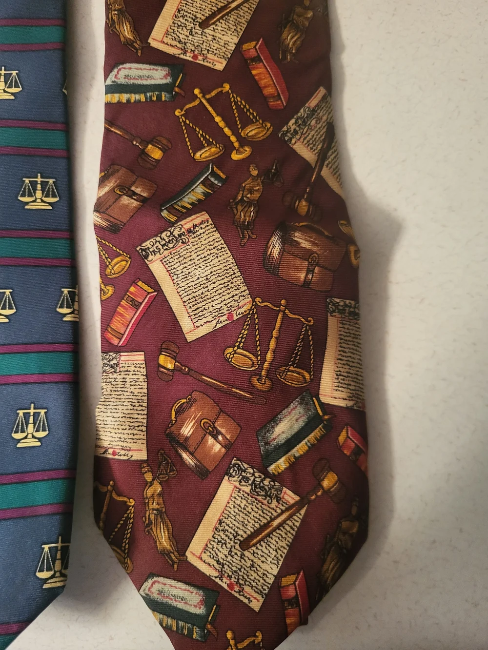 Alynn lot neckwear