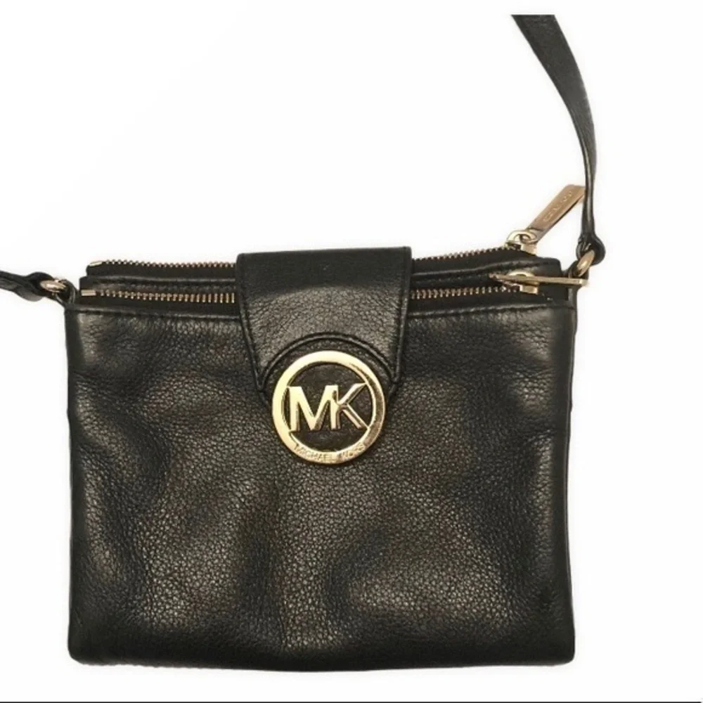 Michael kors black leather crossbody messenger bag