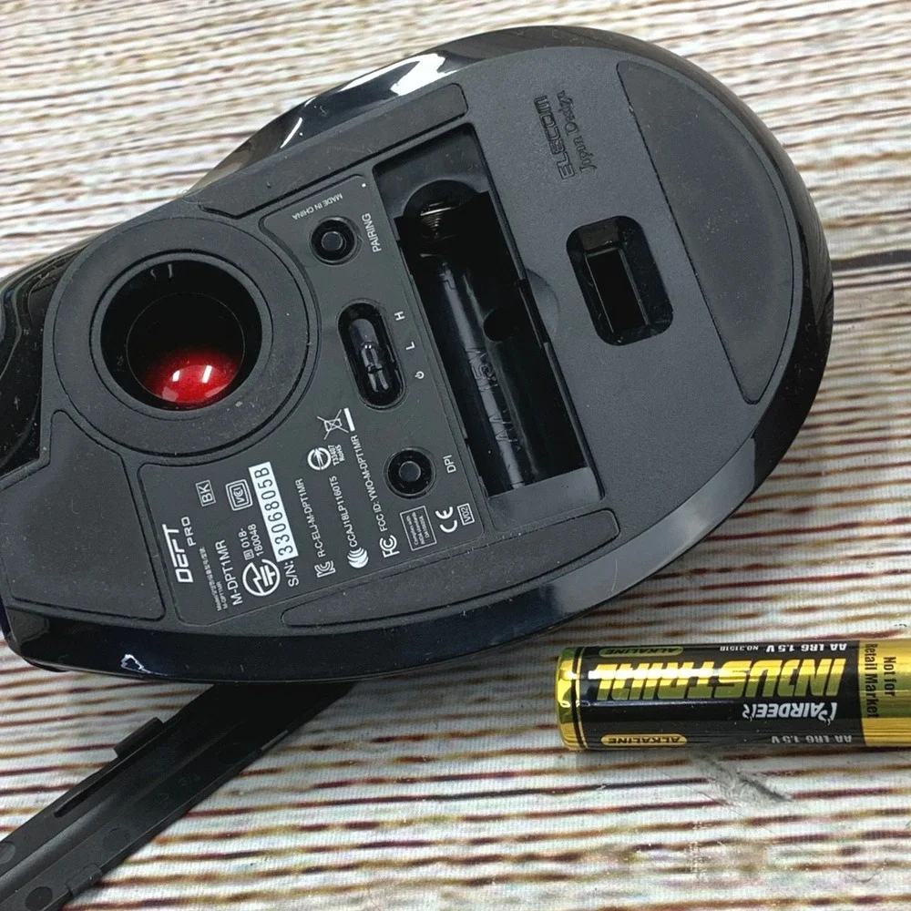 ELECOM Deft Pro Trackball Mouse M-DPT1MR‎ Wireless Ergonomic 8 Button Bluetooth