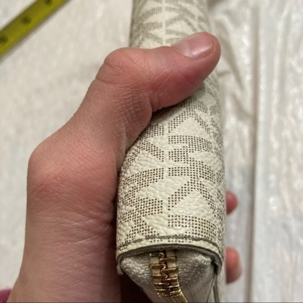 Michael Kors pealing core scuffs
