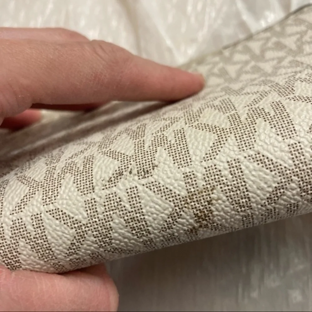 Michael Kors core pealing edge