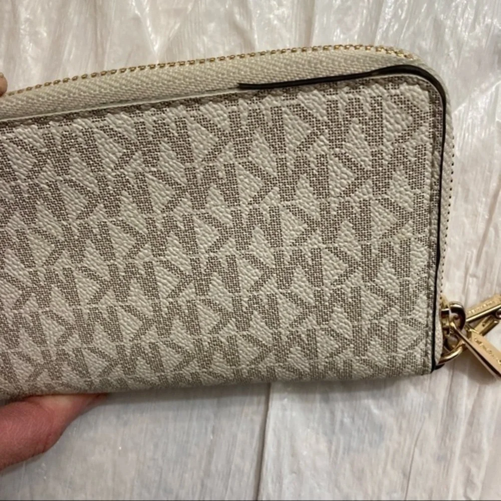 Michael Kors edge scuffs